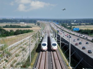 2 auf der Schnellfahrstrecke Κολωνία-Ρήνος Parallelfahrt bei InterCityExpress 3-Züge (ICE 3 Baureihe 403) einer/κύριο anlässlich der Eröffnung AM 25.07.2002